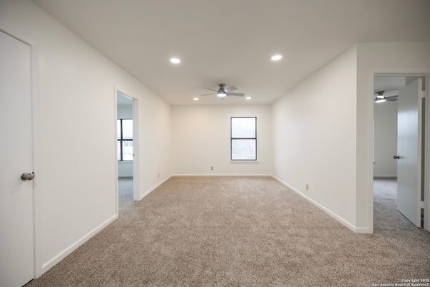 Empty room, Interior, Recessed Lighting