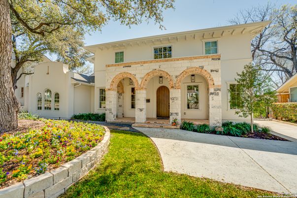 Exterior, Facade, Mediterranean