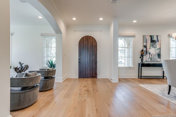Interior, Recessed Lighting, Wood Texture Flooring