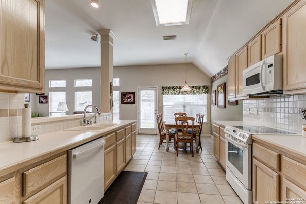 Dining room, Interior, Kitchen, Pendant Lights, Recessed Lighting