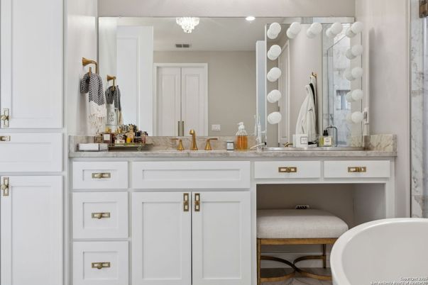 Bathroom, Dual Sink Vanities, Interior