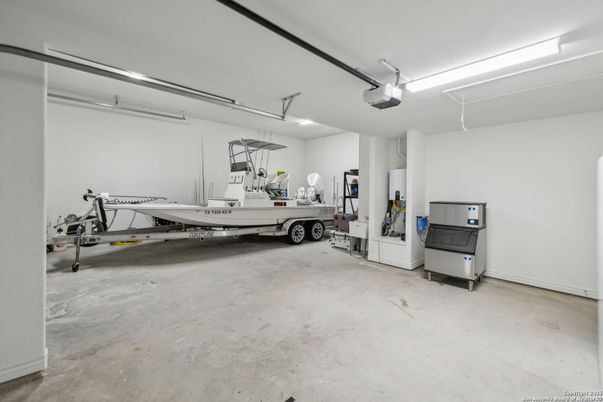 Garage, Interior