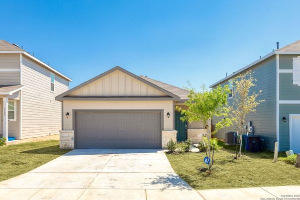 Attached, Exterior, Facade, American Craftsman