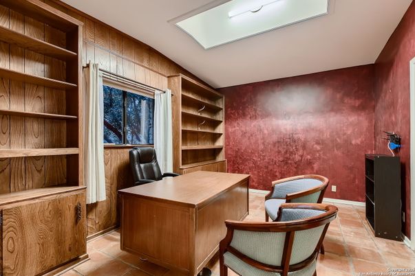 Home Office, Interior