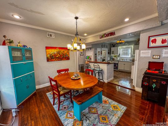 Dining room, Interior, Kitchen, Pendant Lights, Recessed Lighting, Wood Texture Flooring