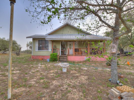 Backyard, Exterior, Facade, Ranch