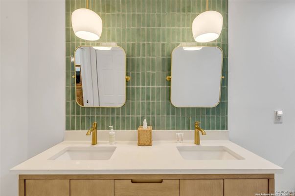Bathroom, Dual Sink Vanities, Interior