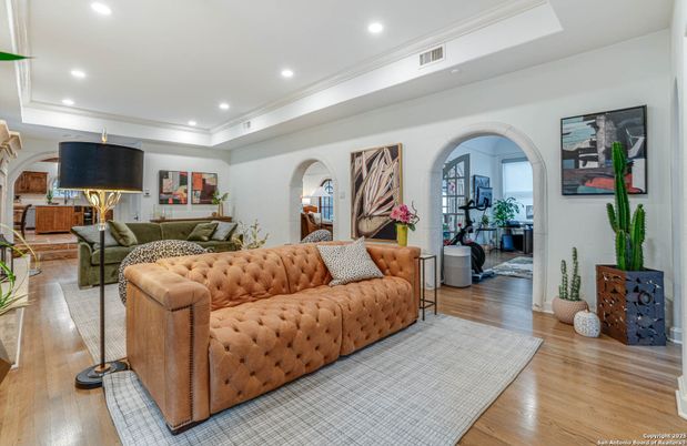 Interior, Living room, Recessed Lighting, Wood Texture Flooring