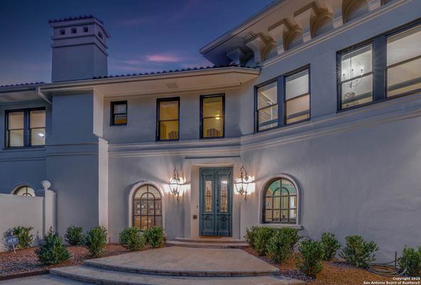 Exterior, Facade, Mediterranean
