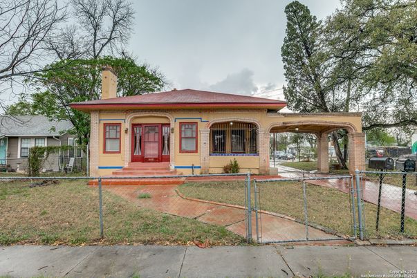 Backyard, Exterior, Facade, Ranch