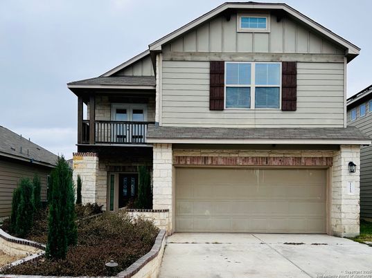 Attached, Exterior, Facade, American Craftsman