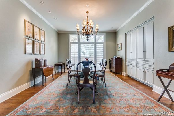 Chandelier, Dining room, Interior, Recessed Lighting, Wood Texture Flooring