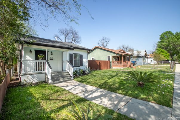 Backyard, Exterior, Facade, Ranch