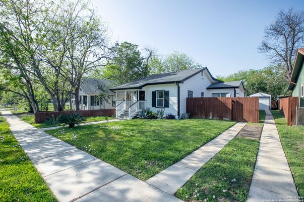Backyard, Exterior, Facade, Ranch