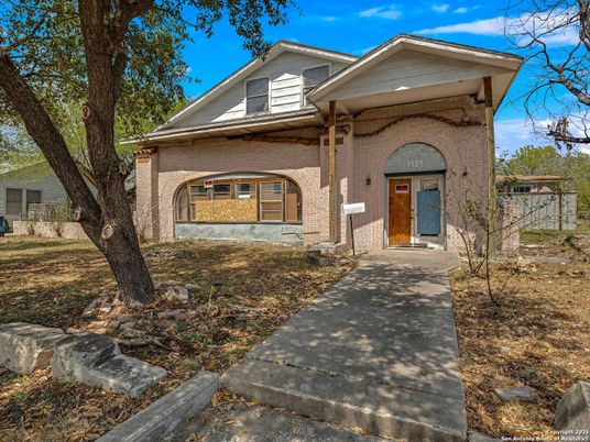 Exterior, Facade, Brick Facade, American Craftsman