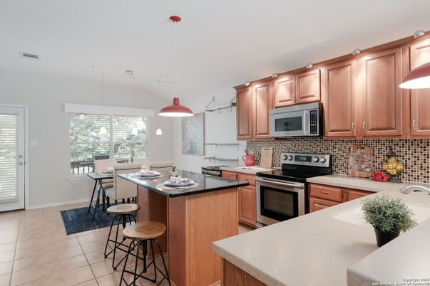 Dining room, Interior, Kitchen, Pendant Lights, Stainless Steel Appliances