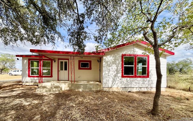 Exterior, Facade, Ranch