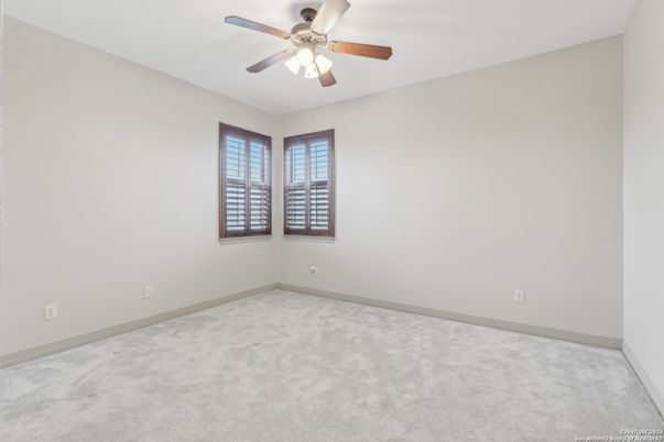 Empty room, Interior