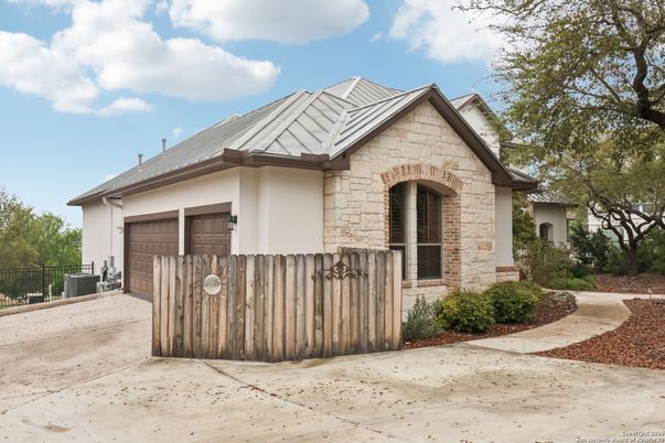 Attached, Exterior, Facade, Brick Traditional