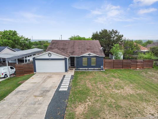 Attached, Exterior, Facade, Ranch