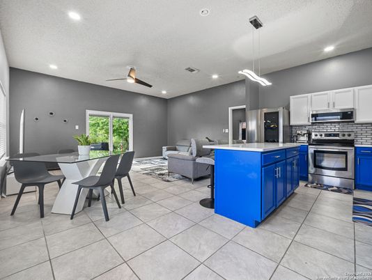 Dining room, Interior, Kitchen, Living room, Pendant Lights, Recessed Lighting, Stainless Steel Appliances