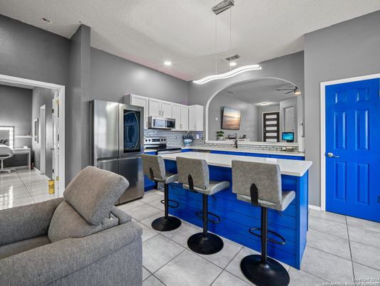 Interior, Kitchen, Living room, Pendant Lights, Recessed Lighting, Stainless Steel Appliances