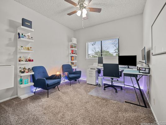 Home Office, Interior