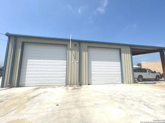 Detached Garage, Exterior