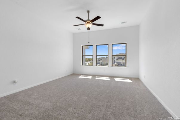 Empty room, Interior