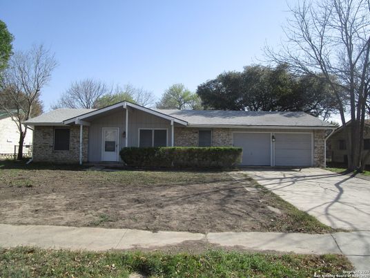 Attached, Exterior, Facade, Brick Facade, Ranch