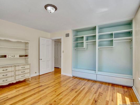 Interior, Walk-in Closets, Wood Texture Flooring