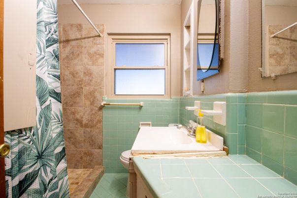 Bathroom, Interior, Tile Countertops