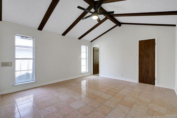 Empty room, Interior, Wooden Beams