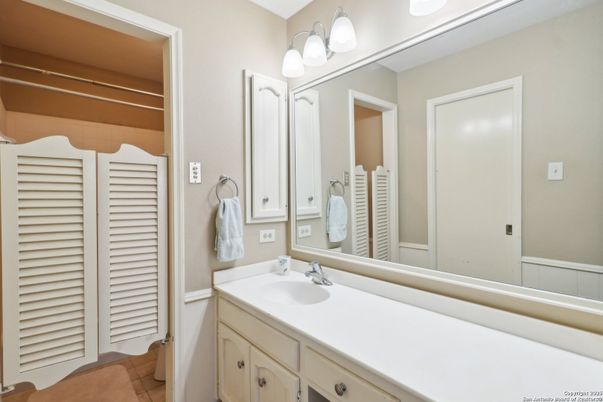 Bathroom, Dual Sink Vanities, Interior