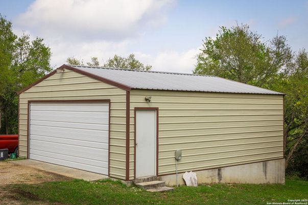 Detached Garage, Exterior