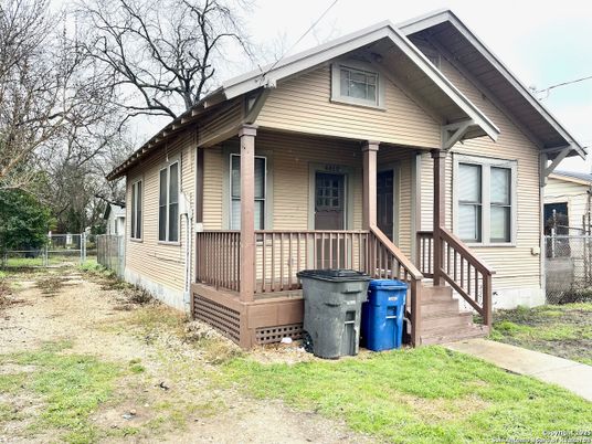 Exterior, Facade, American Craftsman