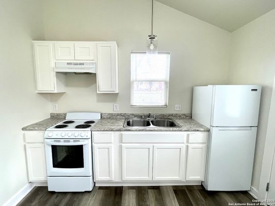 Interior, Kitchen, Pendant Lights, Wood Texture Flooring