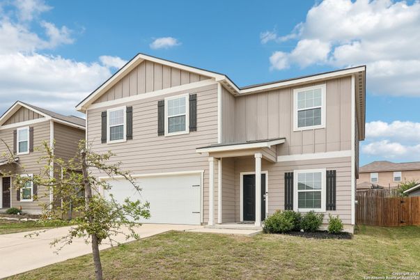 Attached, Exterior, Facade, Farmhouse