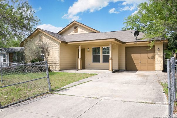Attached, Exterior, Facade, Ranch