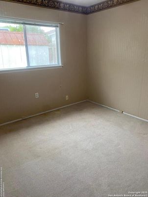 Empty room, Interior