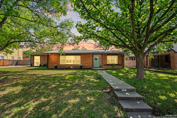 Exterior, Facade, Brick Facade, Ranch