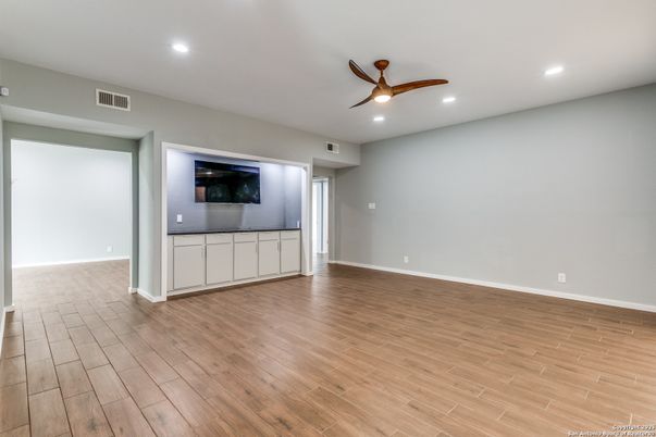 Empty room, Interior, Recessed Lighting, Wood Texture Flooring
