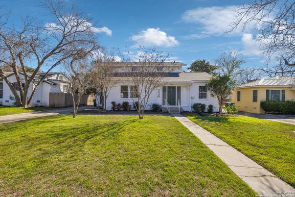 Backyard, Exterior, Facade, Ranch