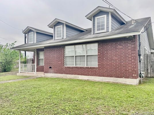 Exterior, Facade, Brick Facade, American Craftsman