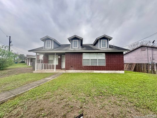 Exterior, Facade, Brick Facade, Split Level