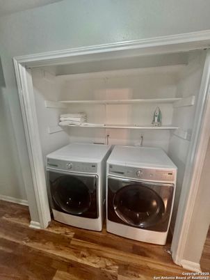 Interior, Utility Closets, Washer, Wood Texture Flooring