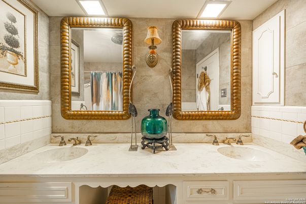 Bathroom, Dual Sink Vanities, Interior