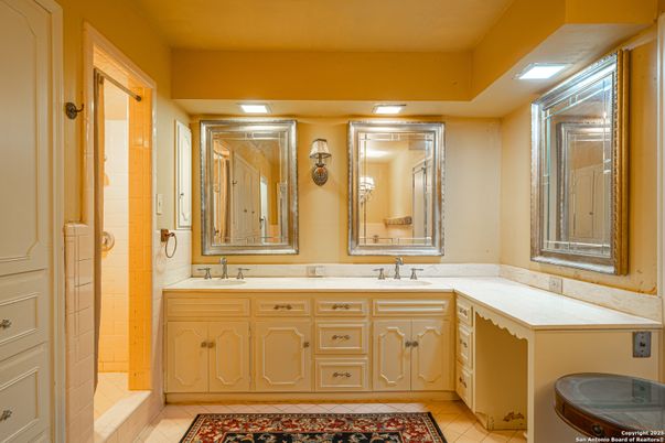 Bathroom, Dual Sink Vanities, Interior, Recessed Lighting