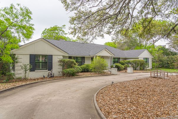 Backyard, Exterior, Facade, Ranch