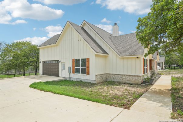 Attached, Exterior, Facade, Farmhouse